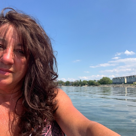 Meet your Posher, Michaelia - Picture 1 of 1